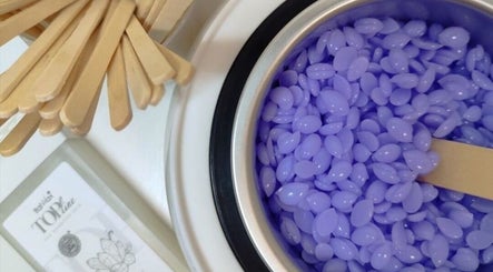 Perles de cire lavande pour soins esthétiques chez Cbnails, Clérey, Grand Est, FR.