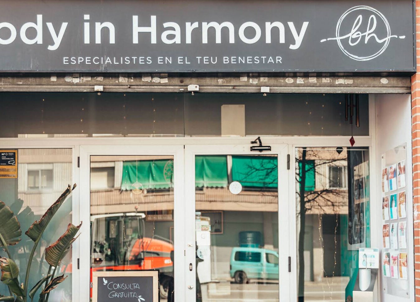 Fachada de Body In Harmony en Rubí, Catalunya, ES, mostrando su entrada acogedora.