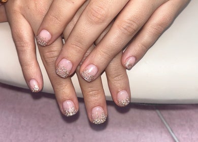 Stylish glitter-tipped nails at Rose Dipped Nails, Southampton, England, GB for a chic look.