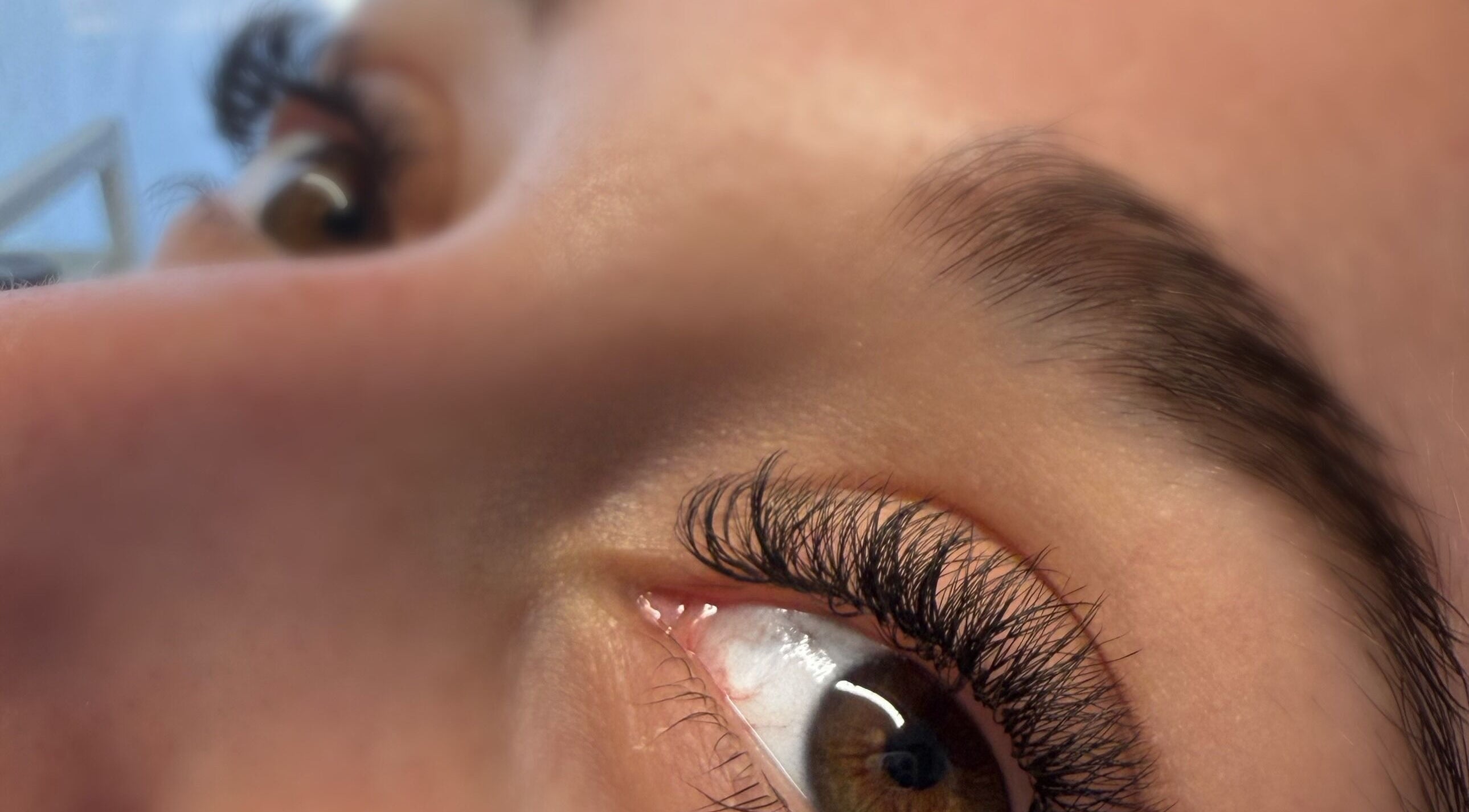 Extensions de cils à Les douces Beautée, Mirabel, Québec, CA. Yeux magnifiquement rehaussés.