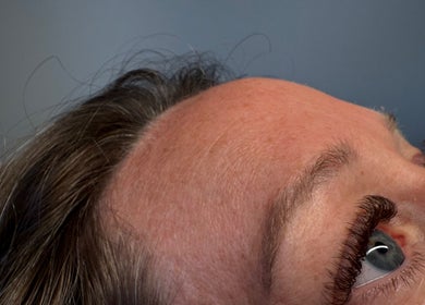 Extensions de cils à Les douces Beautée, Mirabel, Québec, CA, sublimant le regard avec élégance.