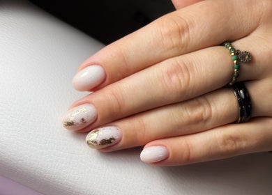 Eleganckie zdobienie paznokci w Salon kosmetyczny Babski Pazur, Mińsk Mazowiecki, Województwo Mazowieckie, PL.