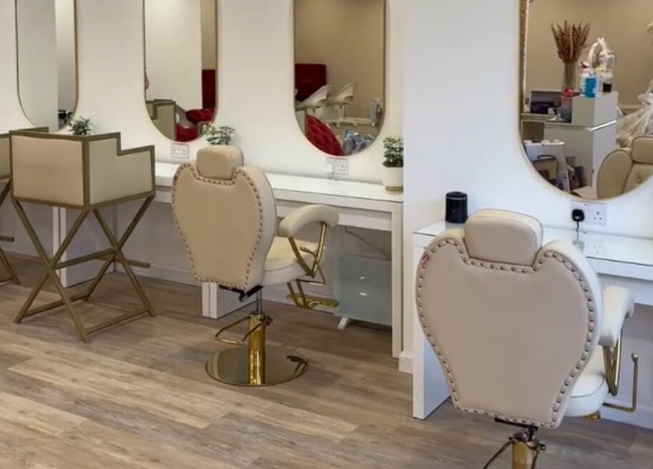 Chic and modern styling area at Hair By Diaz Kidd, Inverurie, Scotland, GB, featuring plush chairs and mirrors.