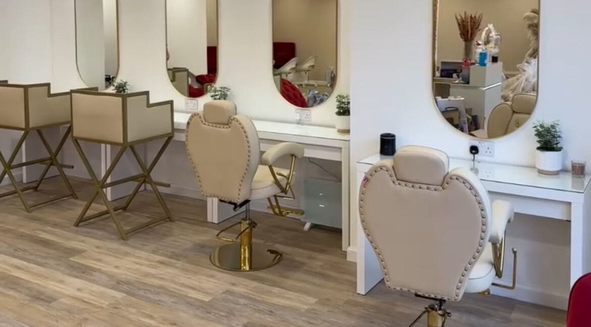 Chic and modern styling area at Hair By Diaz Kidd, Inverurie, Scotland, GB, featuring plush chairs and mirrors.