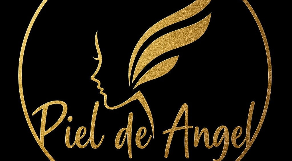 Elegante logotipo de PieldeAngel en Culiacán Rosales, Sinaloa, MX, con diseño dorado sobre fondo negro.