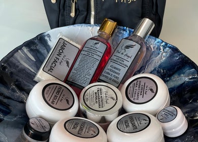 Productos de belleza PieldeAngel en Culiacán Rosales, Sinaloa, MX en un elegante tazón azul.