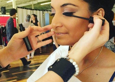 Makeup application at Atelier Miss Lima in Montréal, Québec, CA, showcasing expert beauty services.