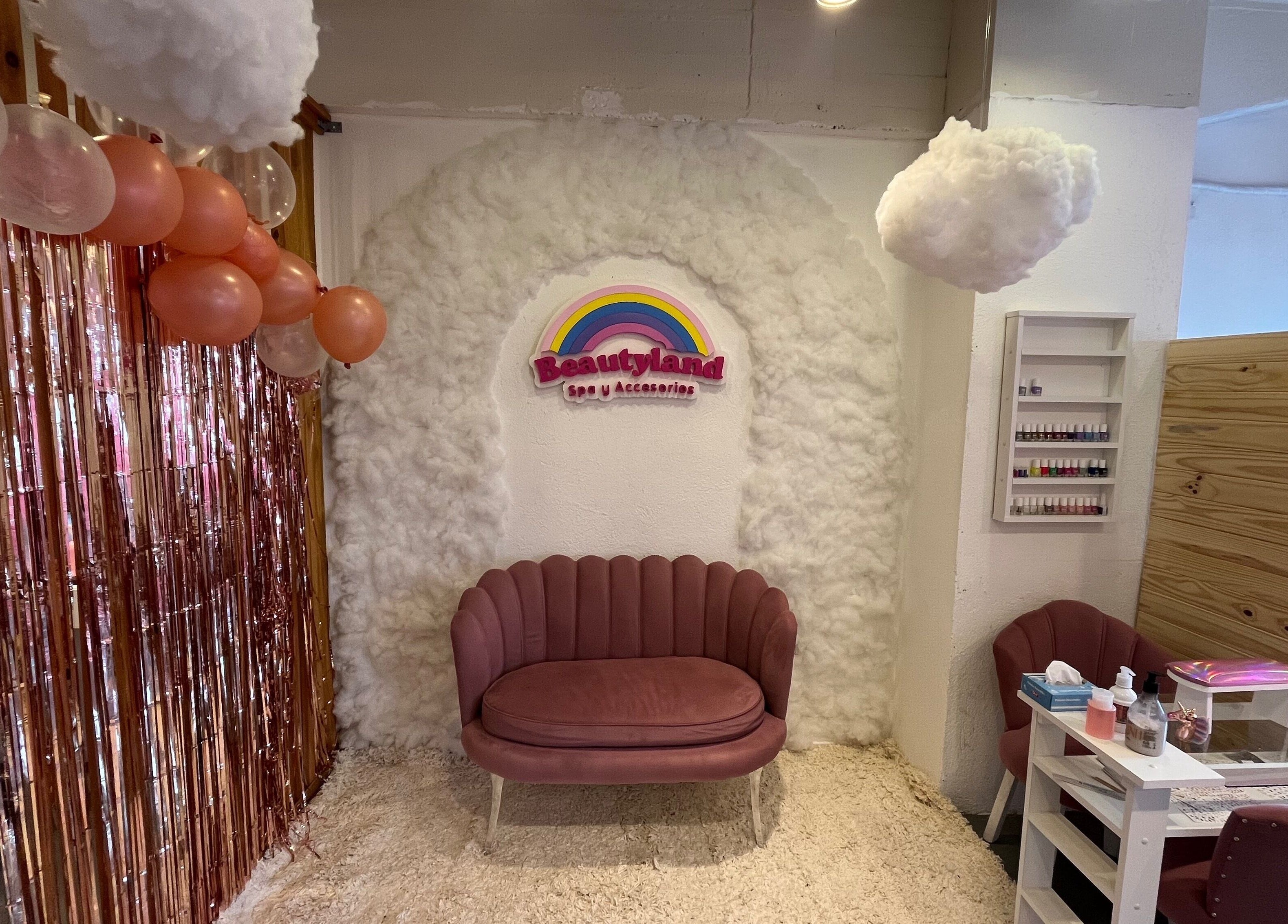 Acogedor espacio de Beautyland spa & Accesorios en Buenos Aires, Provincia De Buenos Aires, AR, con decoración colorida.