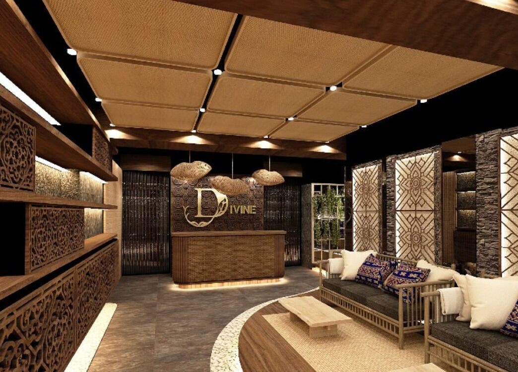 DIVINE HEALTH & MASSAGE，位于九龙九龙，展示典雅大堂设计与舒适座椅。