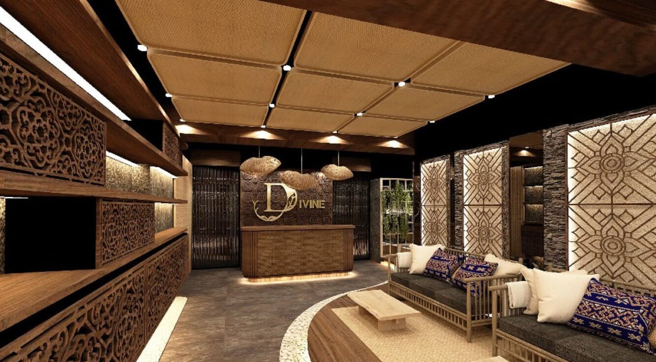 DIVINE HEALTH & MASSAGE，位于九龙九龙，展示典雅大堂设计与舒适座椅。