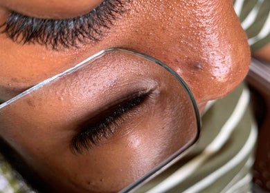 Extension de cils chez Polyglam à Port-au-Prince, Ouest, HT. Beauté naturelle et soin expert.