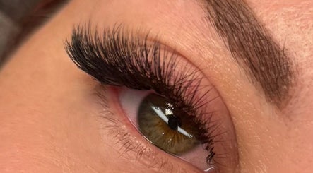 Близький погляд на вражаючі вії в Lashes_taunton_yuliia, Таунтон, Англія, GB.
