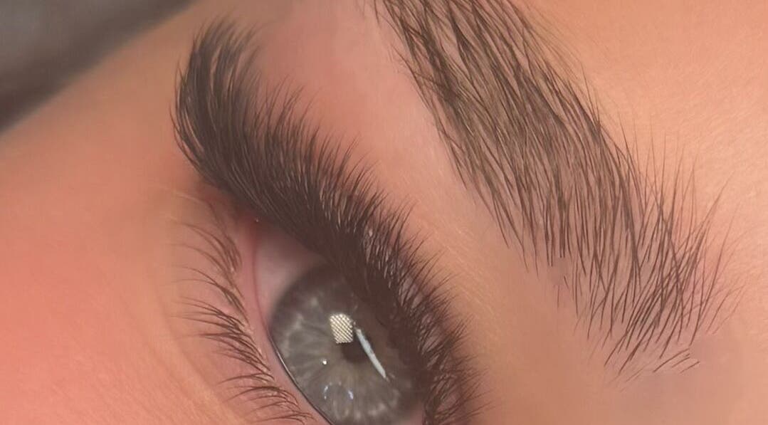 Близький план елегантних вій у Lashes_taunton_yuliia, Таунтон, Англія, GB.