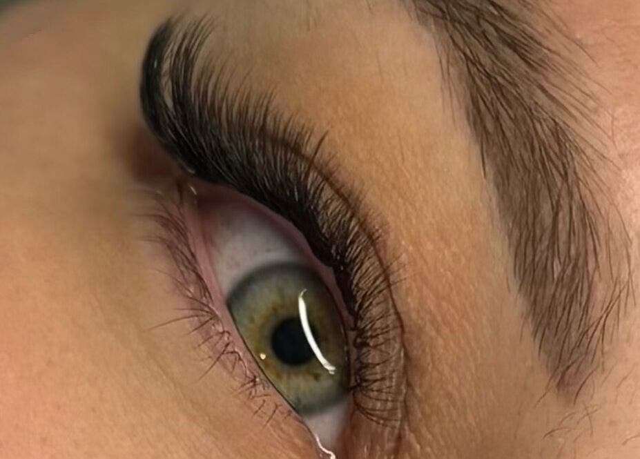 Красива укладка вій в Lashes_taunton_yuliia, Таунтон, Англія, для елегантного вигляду.