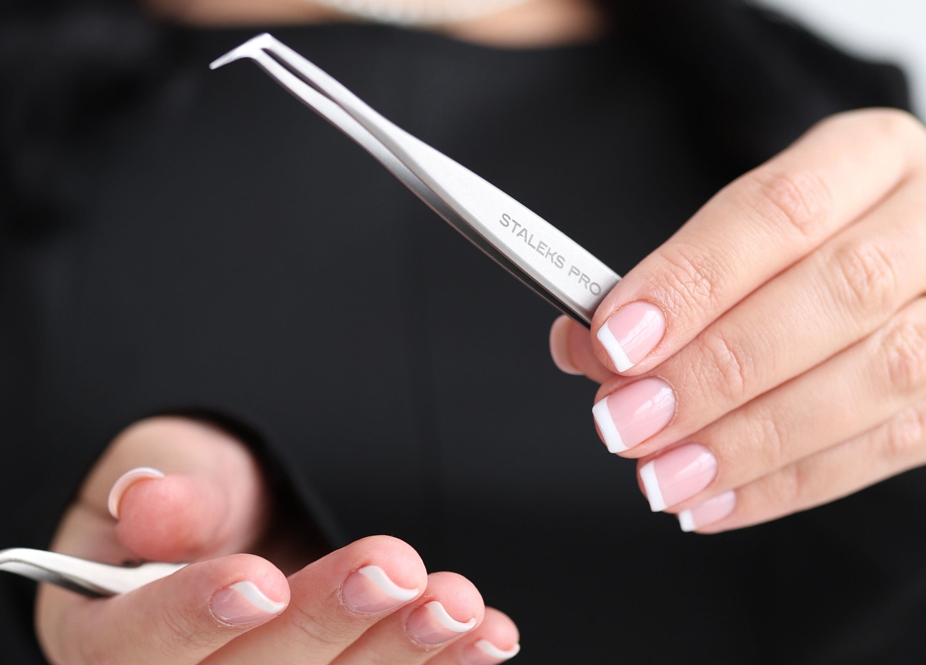 Професійні пінцети для манікюру в салоні Lashes_taunton_yuliia, Таунтон, Англія, GB.