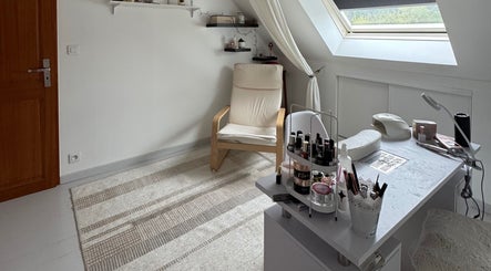 Espace paisible chez Aubree Nails à Épouville, Normandie, FR, offrant un cadre élégant et relaxant pour les soins.