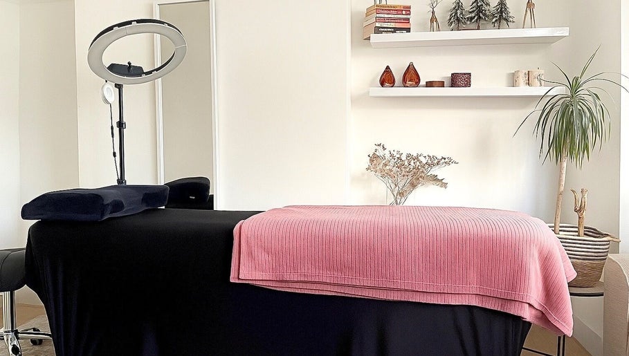 Relaxing treatment room at Lushè Beauty Studio in London, England, GB, featuring cozy decor and calm ambiance.