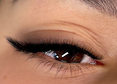 Close-up of expertly styled lashes at Lushè Beauty Studio, London, England, GB.