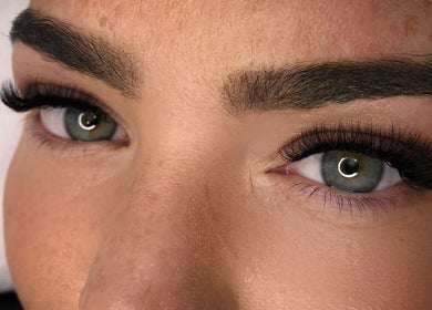 Close-up of expertly styled lashes at Lushè Beauty Studio, London, England, GB.