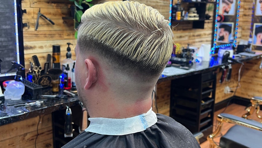 Stylish taper fade haircut at Himan mobile barber, Lichfield, England, GB. Modern barbershop interior.