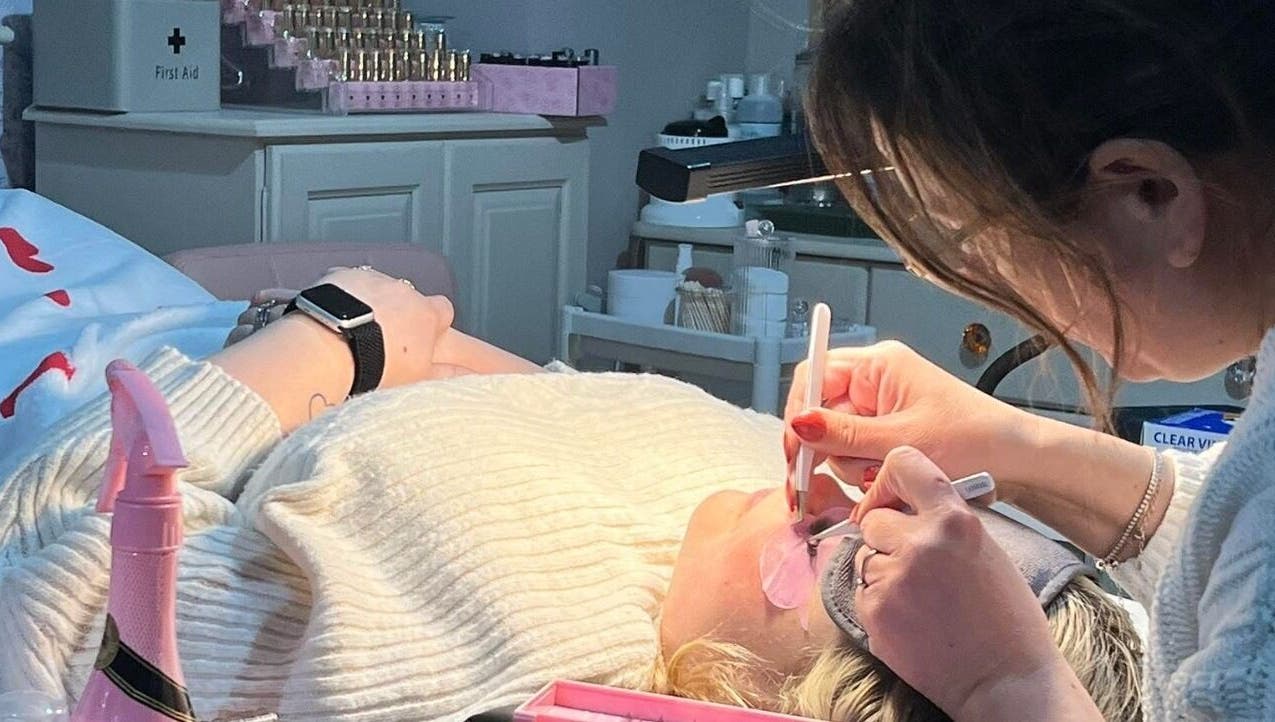Lash Ladies in Launton, England, GB offers expert lash extensions in a serene setting.