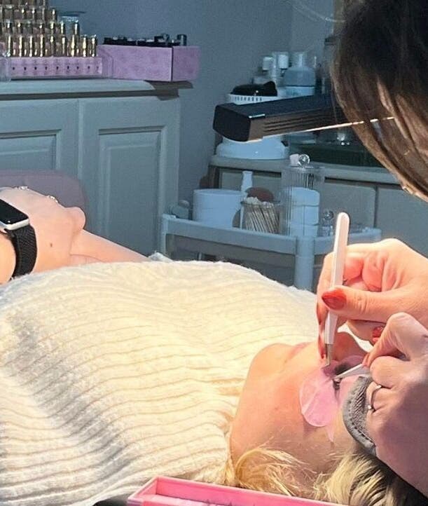 Lash Ladies in Launton, England, GB offers expert lash extensions in a serene setting.