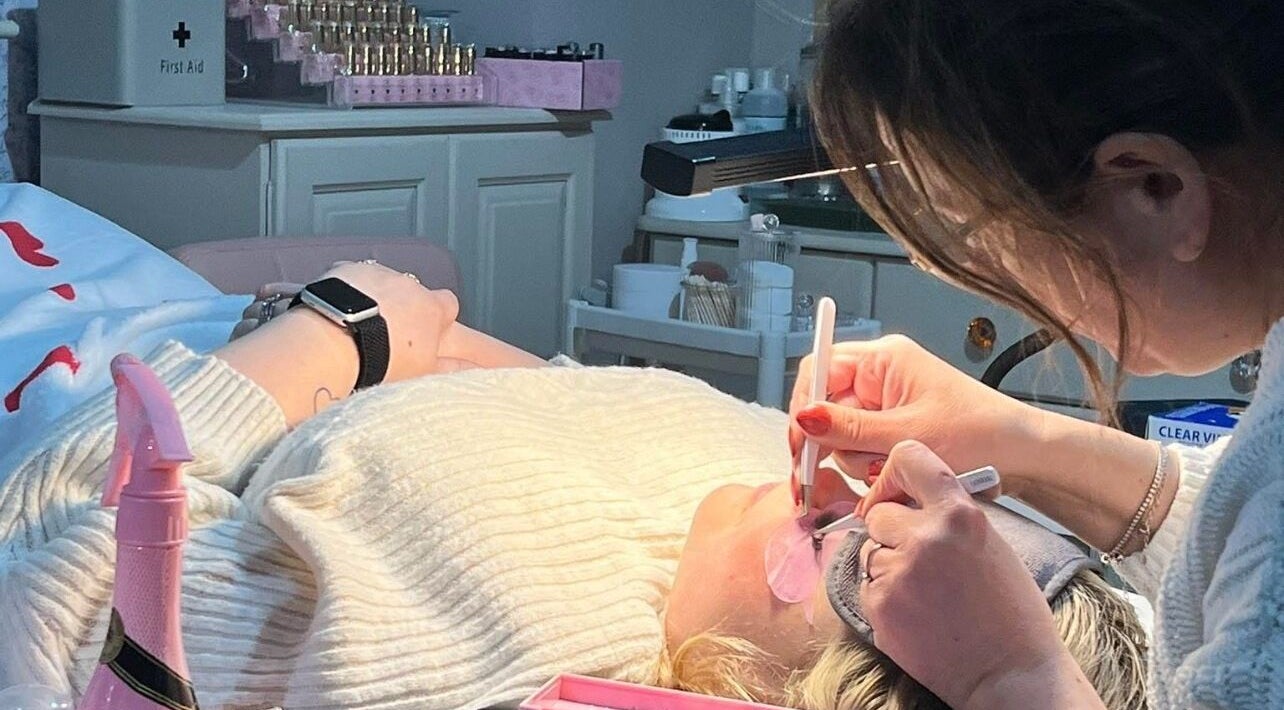 Lash Ladies in Launton, England, GB offers expert lash extensions in a serene setting.