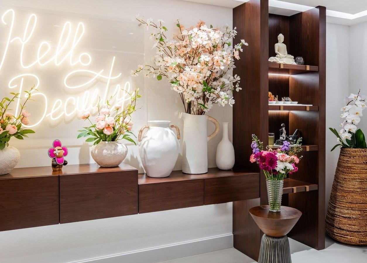 Royal Siam Spa reception in Abu Dhabi, AE featuring elegant floral decor and calming ambient lighting.