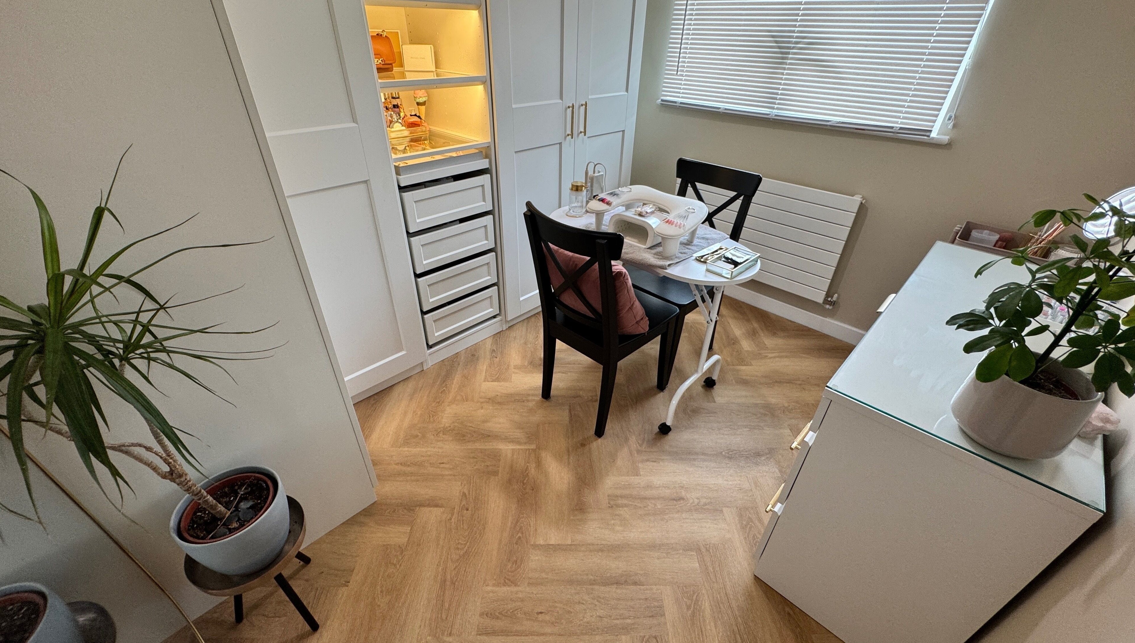 Cozy manicure station at Nova Noir Nails, Peacehaven, England, GB with stylish decor and lush plants.