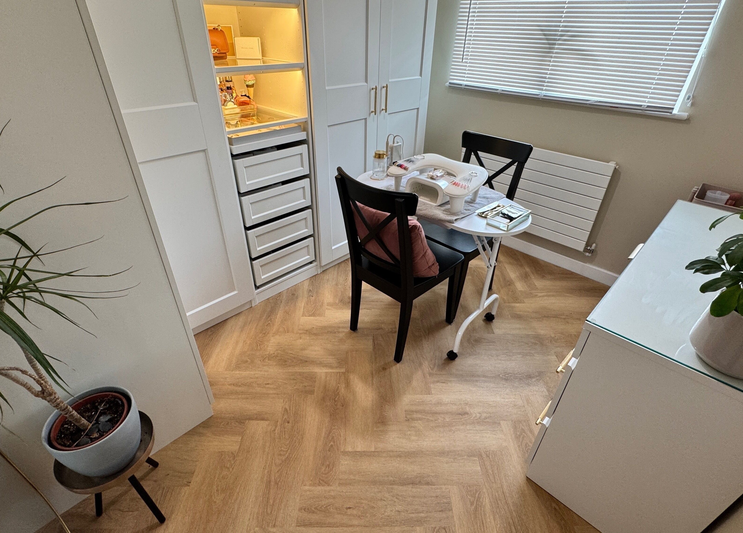 Cozy manicure station at Nova Noir Nails, Peacehaven, England, GB with stylish decor and lush plants.