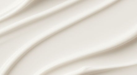 Smooth cream texture at Glow by Amarii, Willemstad, CW, exemplifying luxury skincare.
