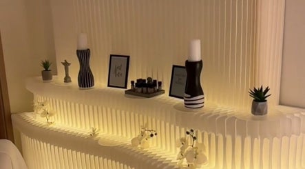 Elegant display with candles and decor at Ad Astra massage, Trimbach, Solothurn, CH enhancing relaxation.