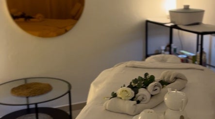 Cozy massage room at Ad Astra massage, Trimbach, Solothurn, CH, with elegant decor and plush towels.