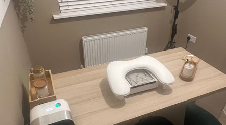 DLBeauty nail station with ergonomic pillow in Branston, England, GB, offering a relaxing manicure experience.