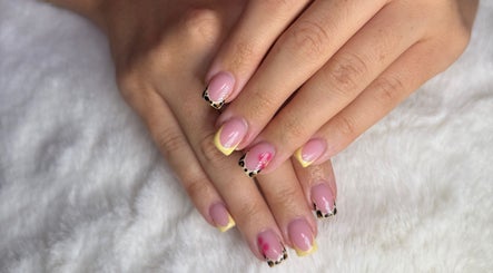 Elegant nail art with pink and leopard tips by Byabbyrae in Hyde, England, GB.