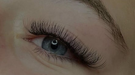 Cils volumineux chez Salon les Sublimes, Saint-Hyacinthe, Québec, CA. Beauté et soin des yeux naturels.