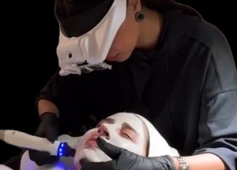 Professionell ansiktsbehandling på Jac Ferrer wellness i Stockholm, Stockholms Län, SE. Avancerad hudvård i fokus.