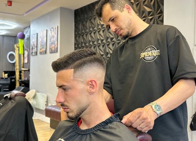 Professional haircut at Nilson|Barbeiro in Dublin, County Dublin, IE, showcasing expert grooming skills.