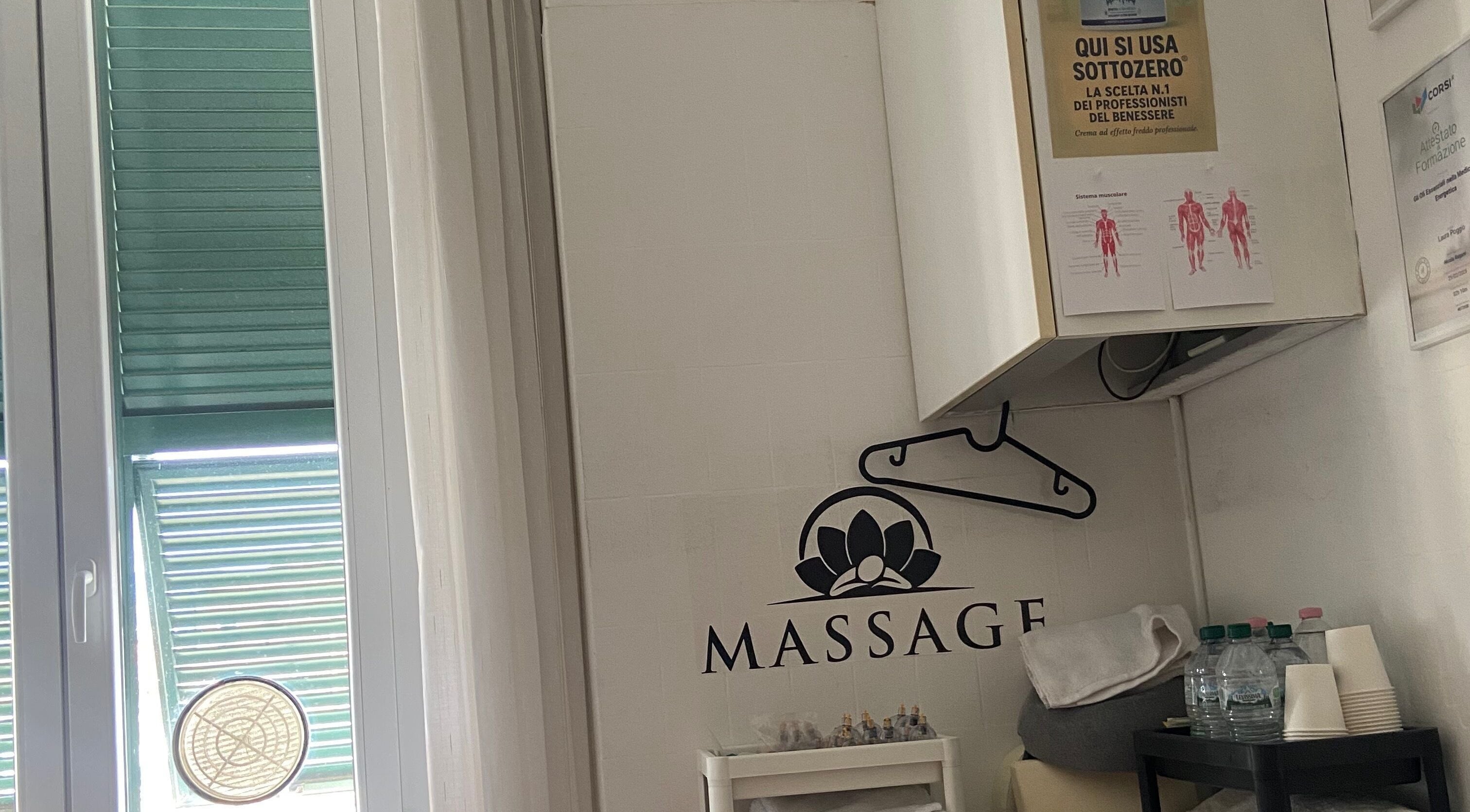 Spazio per massaggi a Nrmassaggi, Chiavari, Liguria, IT con arredamento rilassante.