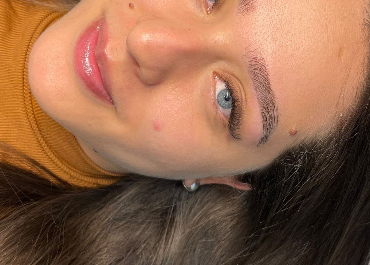 Rosto relaxado após tratamento de beleza no Ferreira Knd, Chaves, Vila Real, PT.