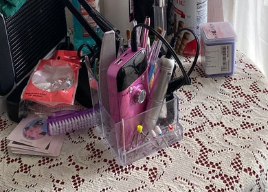 Herramientas de uñas en Amare Nails, Ciudad De Guatemala, Guatemala, GT. Entorno profesional para manicura.