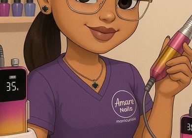 Profesional en Amare Nails usando equipo especializado en Ciudad De Guatemala, Guatemala, GT.
