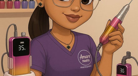 Profesional en Amare Nails usando equipo especializado en Ciudad De Guatemala, Guatemala, GT.