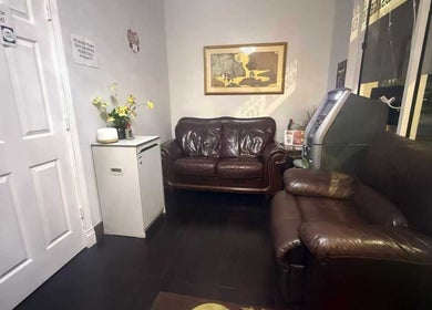 Inviting waiting area at Chi Foot Spa, Pembroke Pines, Florida, US, with brown leather sofas and calming decor.