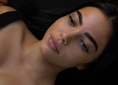 Femme au maquillage soigné chez Parislashes7, La Ferté-sous-jouarre, Île-de-france, FR.