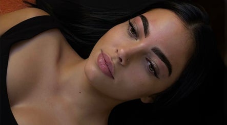 Femme au maquillage soigné chez Parislashes7, La Ferté-sous-jouarre, Île-de-france, FR.