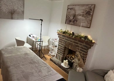 Relaxing treatment room at Hollie’s Beauty Room, Eastbourne, England, GB with inviting ambiance and elegant decor.