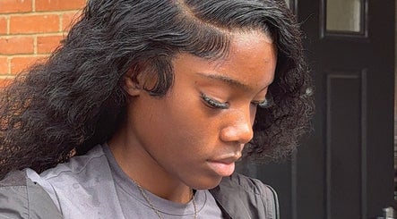 Elegant styled hair at Theseamlesslook in Buckingham, England, GB, showcasing intricate waves and sleek edges.