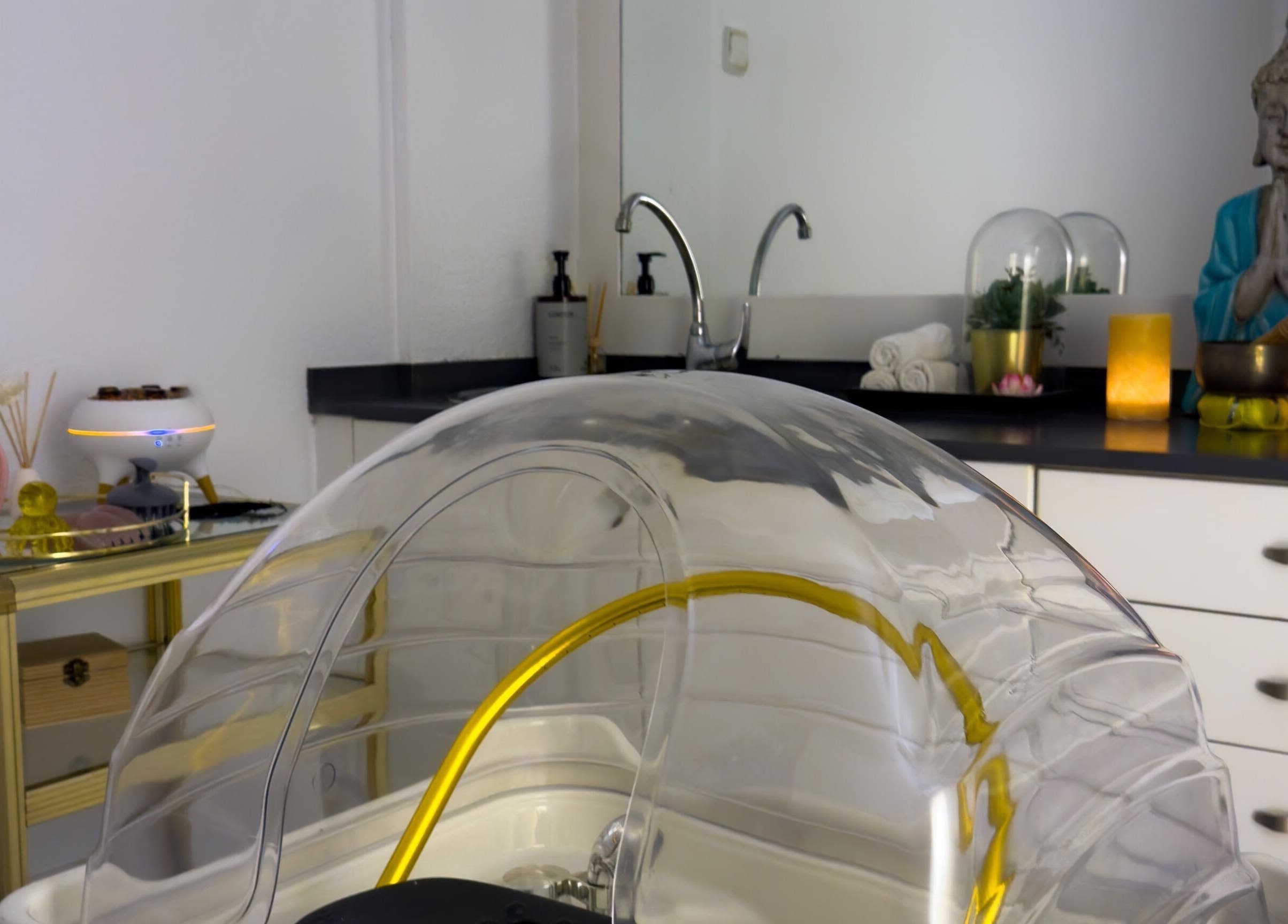 Sala de tratamientos en Esencia Spa by Celeste Ymber, Barcelona, Catalunya, ES. Ambiente relajante para bienestar.