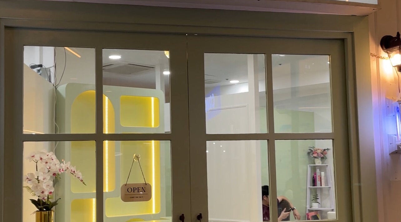 Entrance of Stylistfai in Krung Thep Maha Nakhon, showcasing stylish decor and a welcoming ambiance.